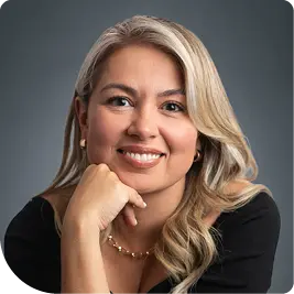 Laura Simao Headshot